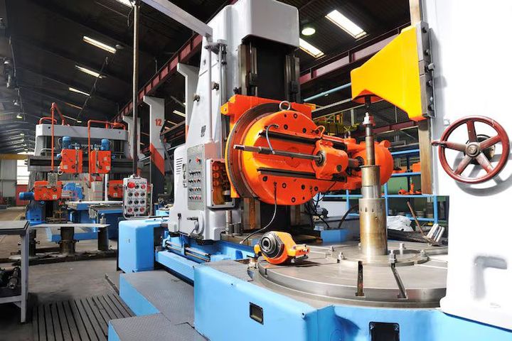Turret Milling Machines Guide: Types, Uses, Working Principles, and Industrial Applications