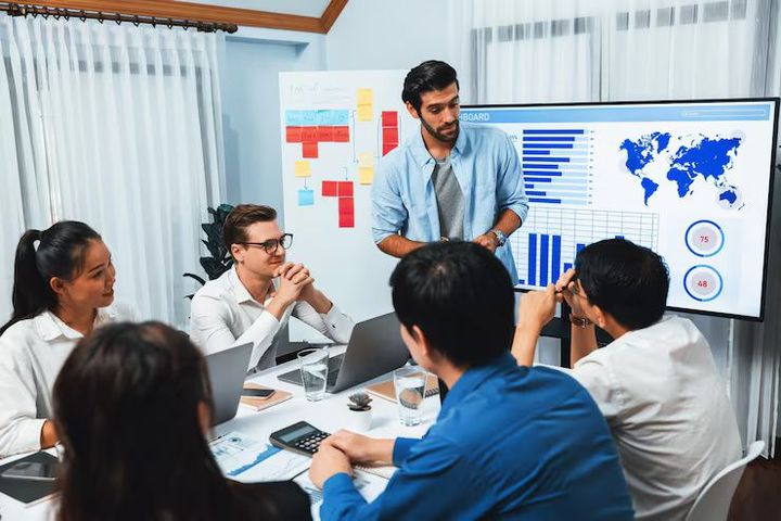 Understanding Business Analytics Training Options for Indian Professionals