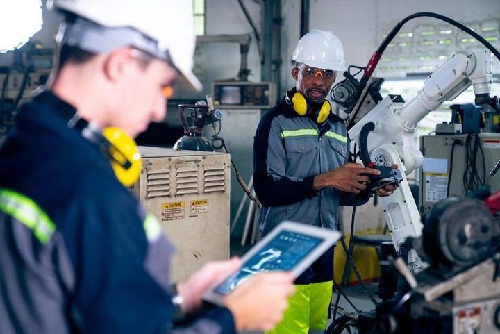 Industrial Maintenance Management: Equipment Lifespan & Reliability