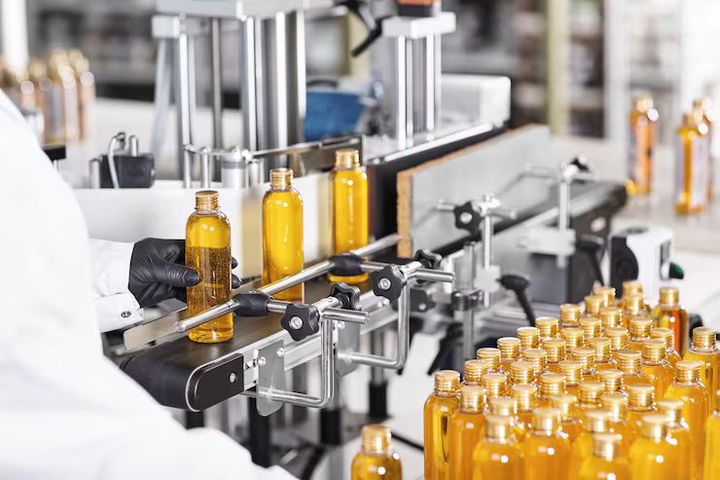 Industrial Liquid Filling Machines: Automation, Precision & Smart Manufacturing Guide