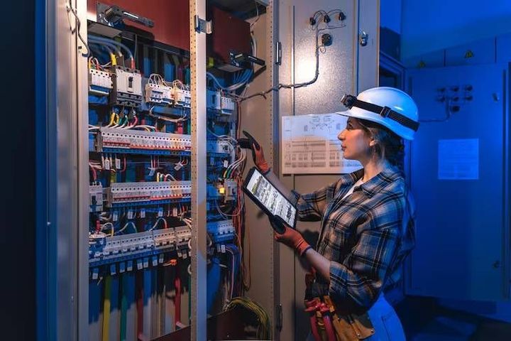 Industrial Power Supply Units: What You Need to Know